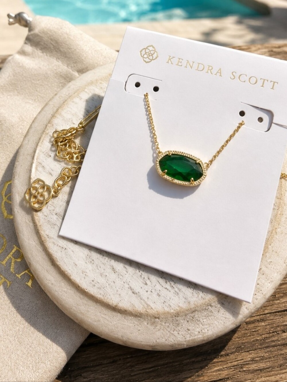 Kendra Scott Elisa Gold Pendant Necklace in Emerald Cat’s Eye